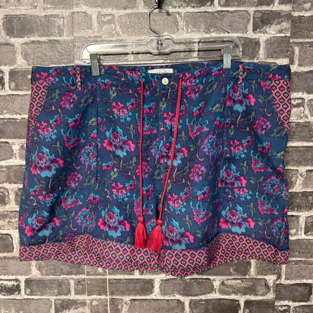 Sundance Kalini shorts Linen blend floral paisley print tassel tie waist pockets